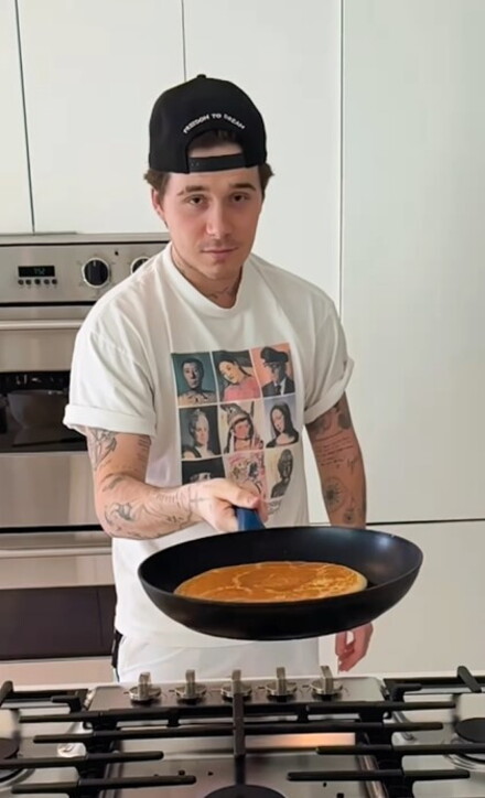 David Beckham e Brooklyn, sfida a colpi di pancake