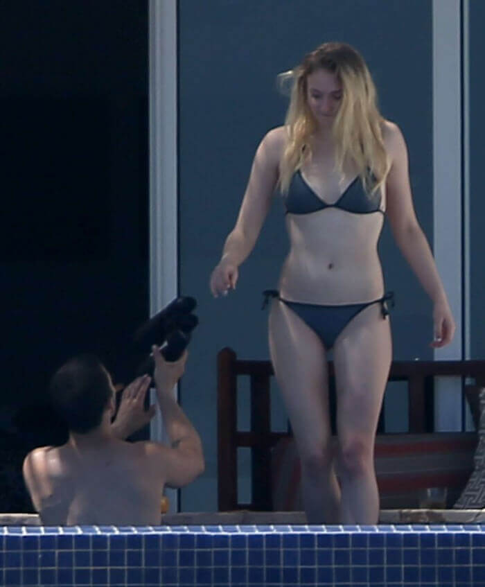 Sophie-Turner-in-Bikini