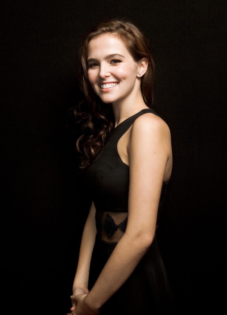 Zoey Deutch Muscles Pics