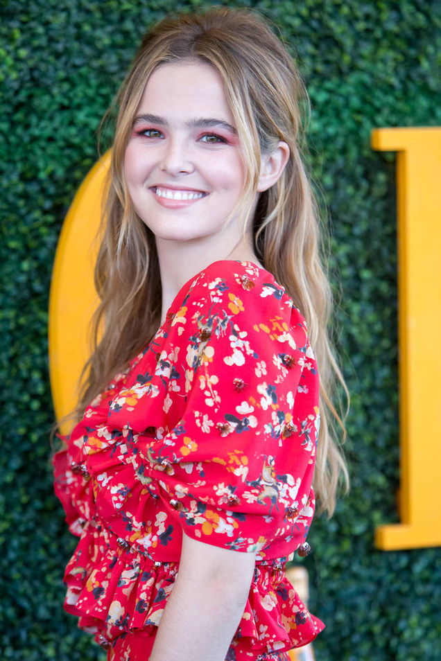 Zoey Deutch Smile Face Pics