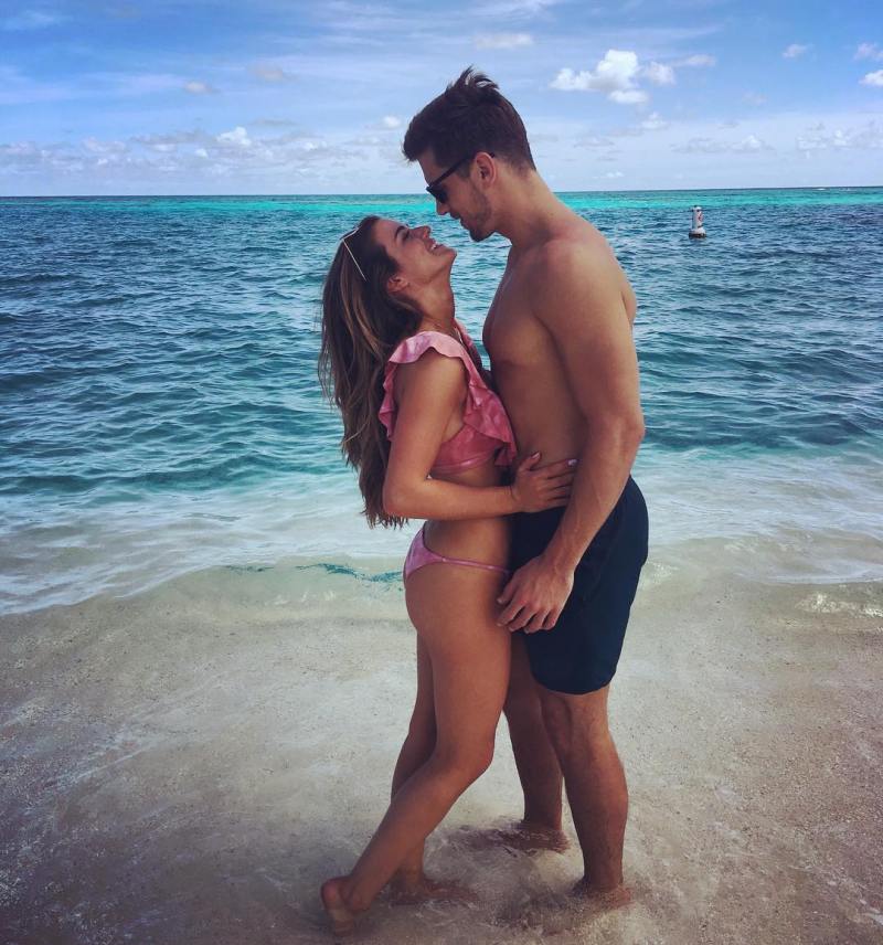 JoJo Fletcher Hottest Bikini Photos