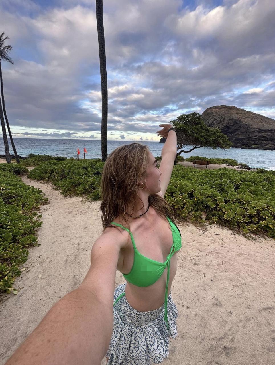 Grace Charis looked incredible in the green bikini top and skirt