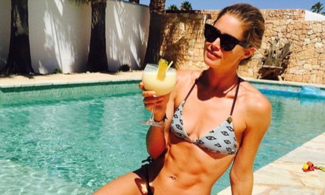 Doutzen Kroes flaunts her enviably taut stomach on Instagram | Daily Mail  Online