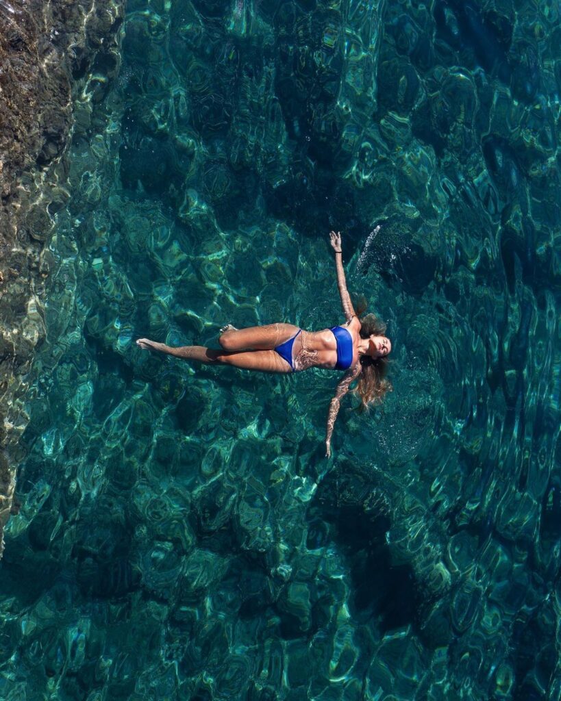 Alica Ѕchmidt swims in the sea in her blue bikini.