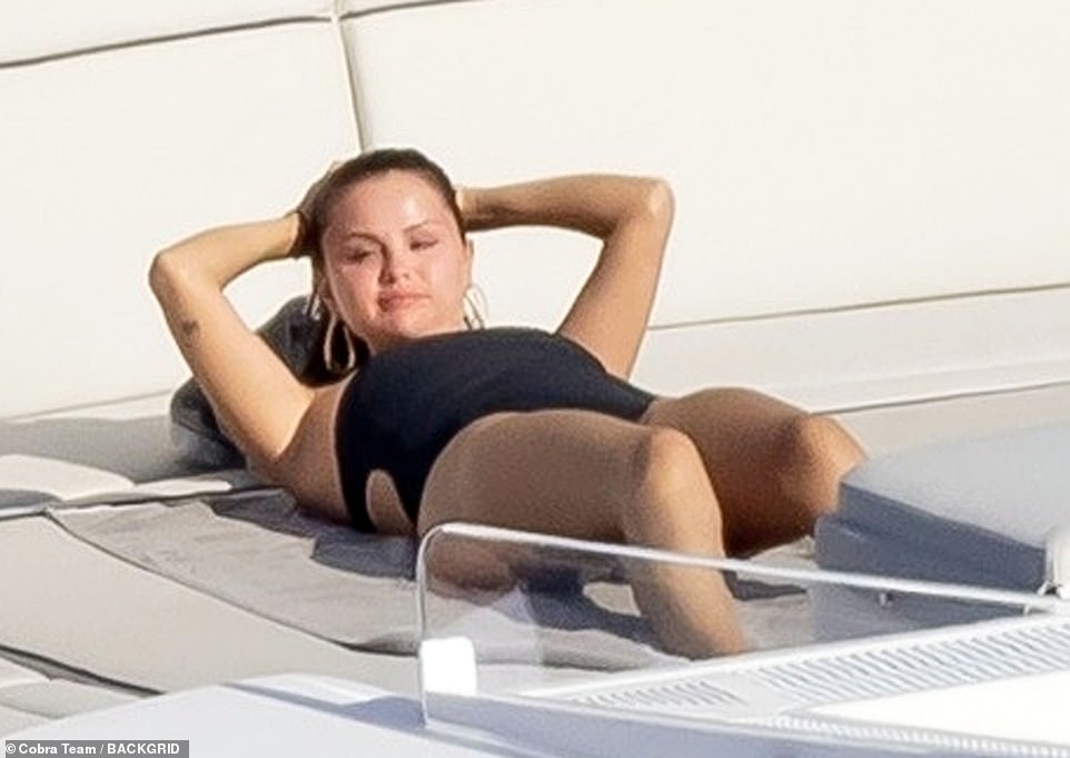 Incredible: Selena showed off her enviable figure as she relaxed in the sun and caught some rays during her Italian holiday