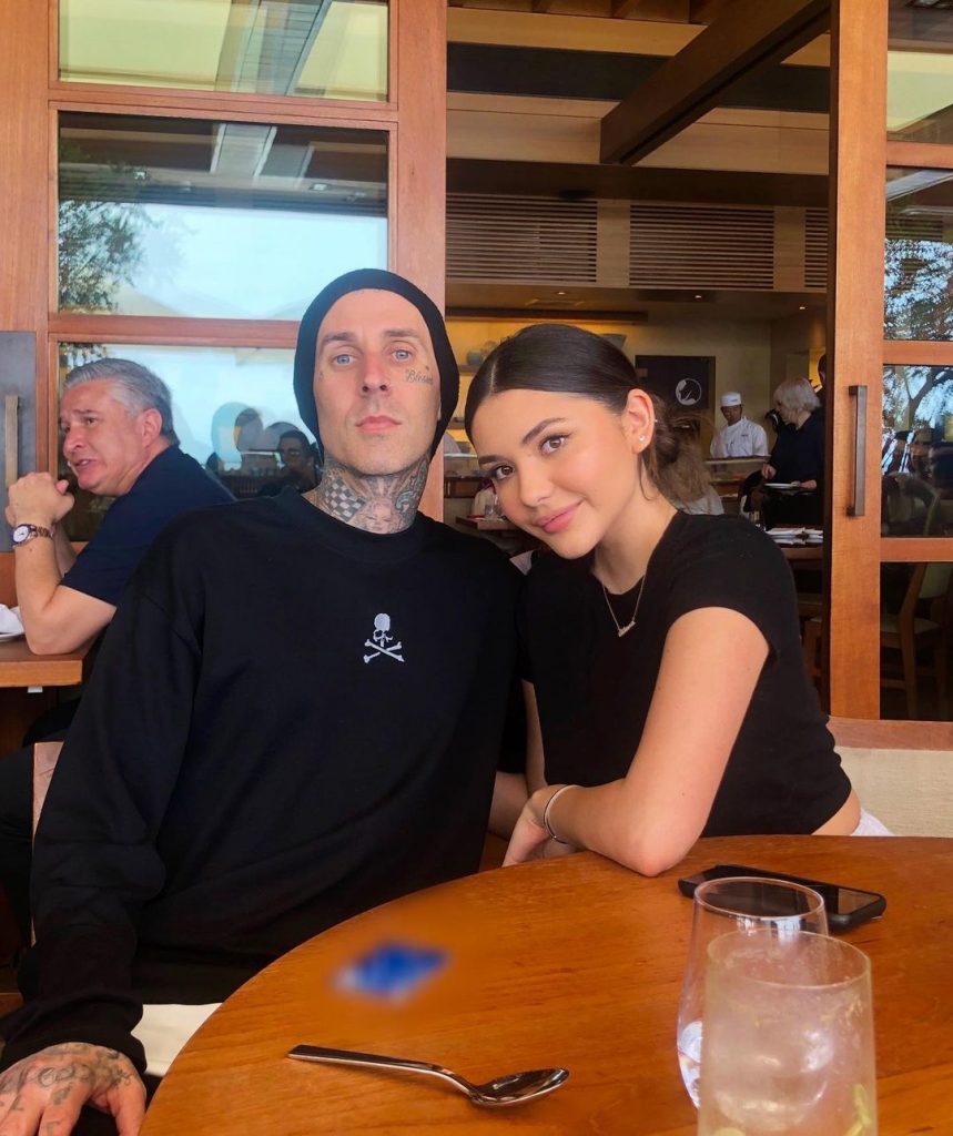 Atiana De La Hoya posing with Travis Barker.