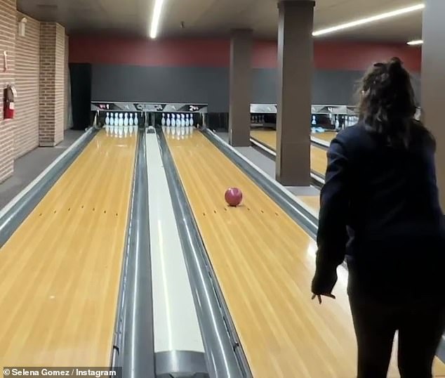 Bowling skills: The beauty humorously carried a bowling bowl and dropped the heavy item instead of aiming but still achieved a perfect strike