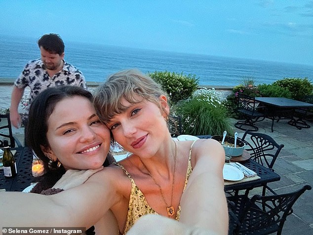 Both women look makeup free and relaxed at what appears to be the a restaurant in Rhode Island