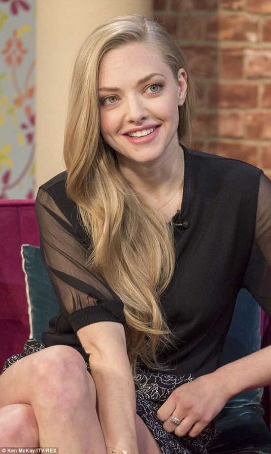 Amanda-Seyfried-sexiest-hottest-sexy-photos-hot-pictures-19