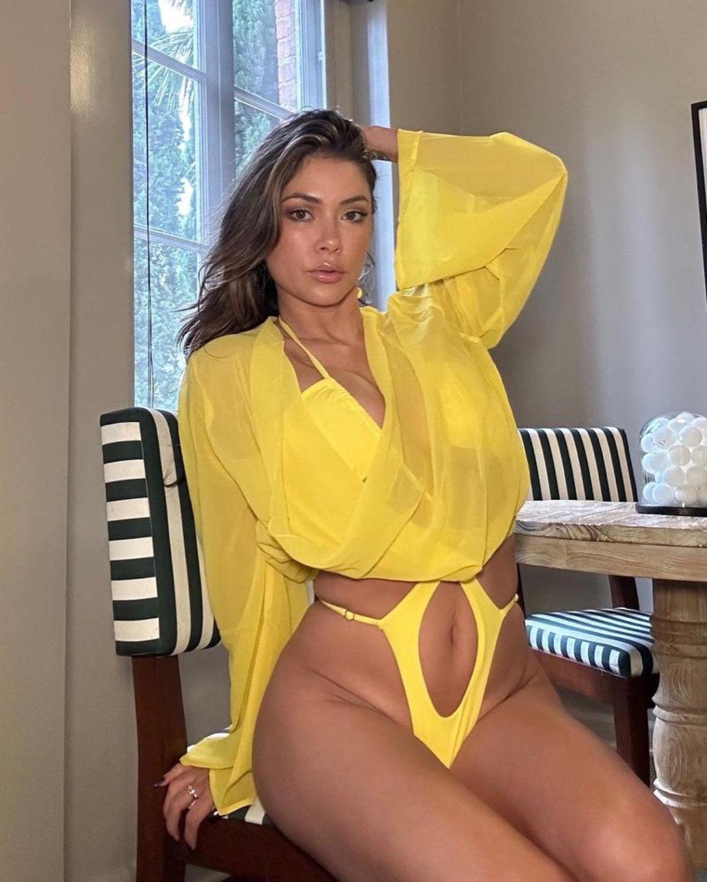 Arianny Celeste In Skimpy Yellow Swimsuit Grabs Fans' Attention