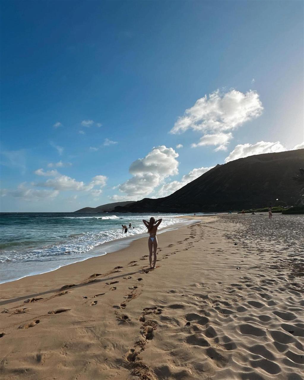 Brittan Byrd In Her Little Bikini Takes A Stroll On The Beach In Hawaii