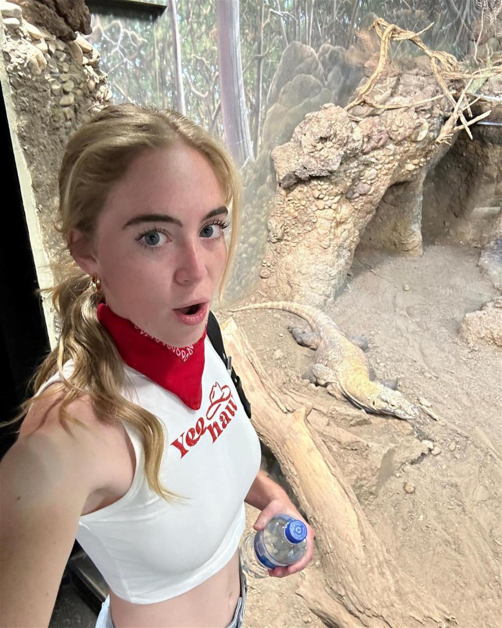 Golfer Grace Charis Visits The Zoo In A Thin Crop Top