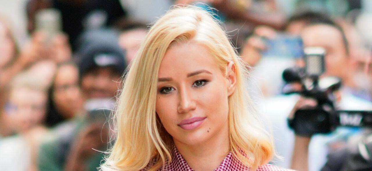 Iggy Azalea Barely Fits Her Perfectly Sculpted Body Into THIS Tiny Lemon Bikini