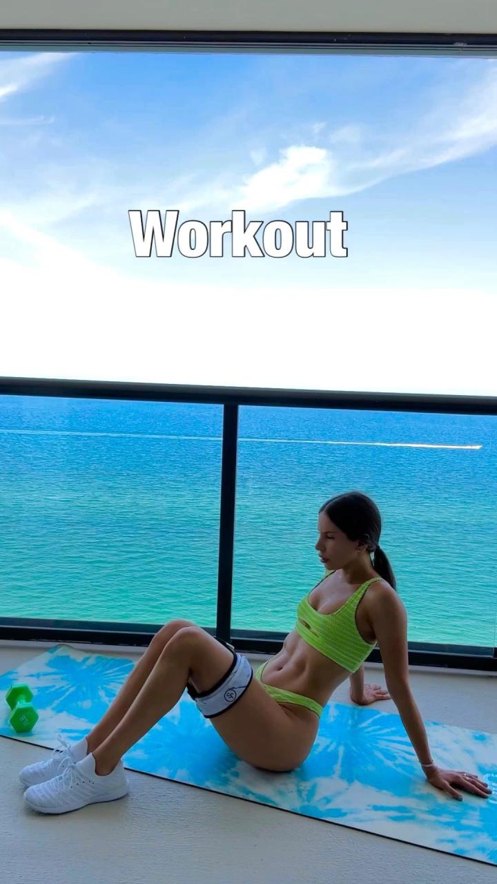 Jen Selter green bikini workout