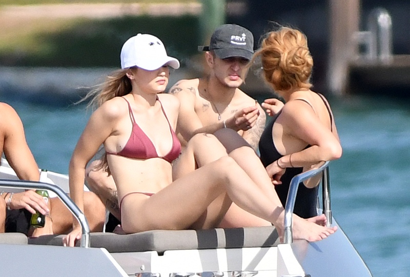 Gigi Hadid Hottest Bikini Photos