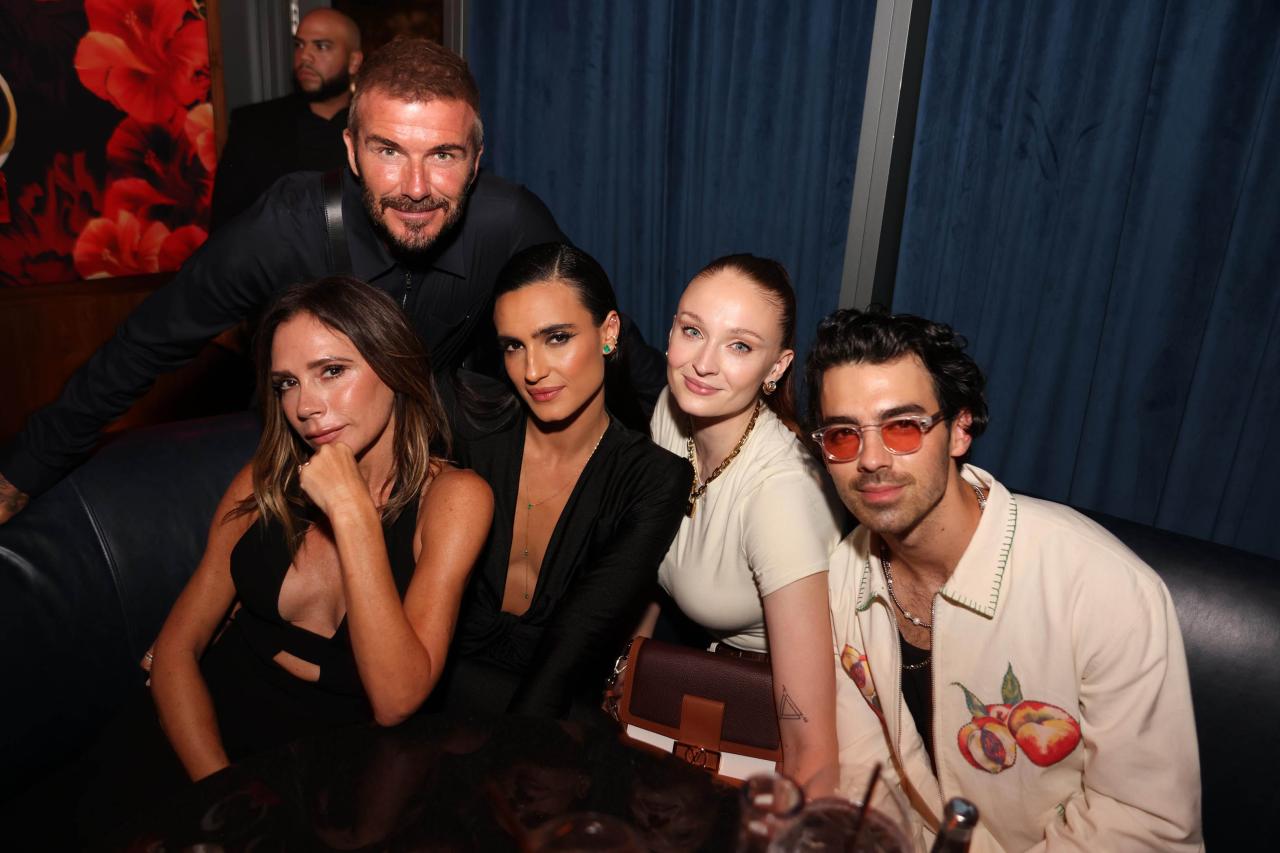 Victoria and David with Isabela Grutman, Sophie Turner and Joe Jonas