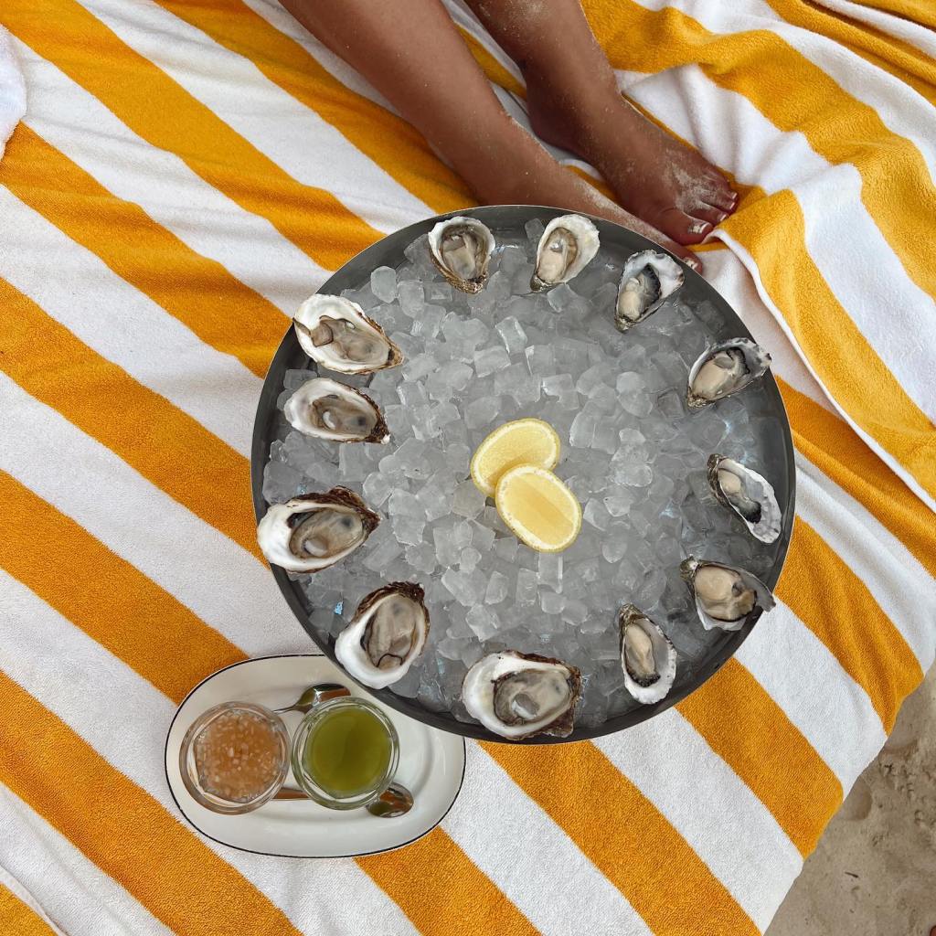 A plate of oysters. 