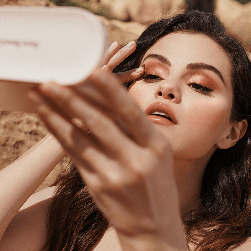 I Tried Selena Gomez's New Eyeshadow Palette, and It's a Peachy Summer Dream