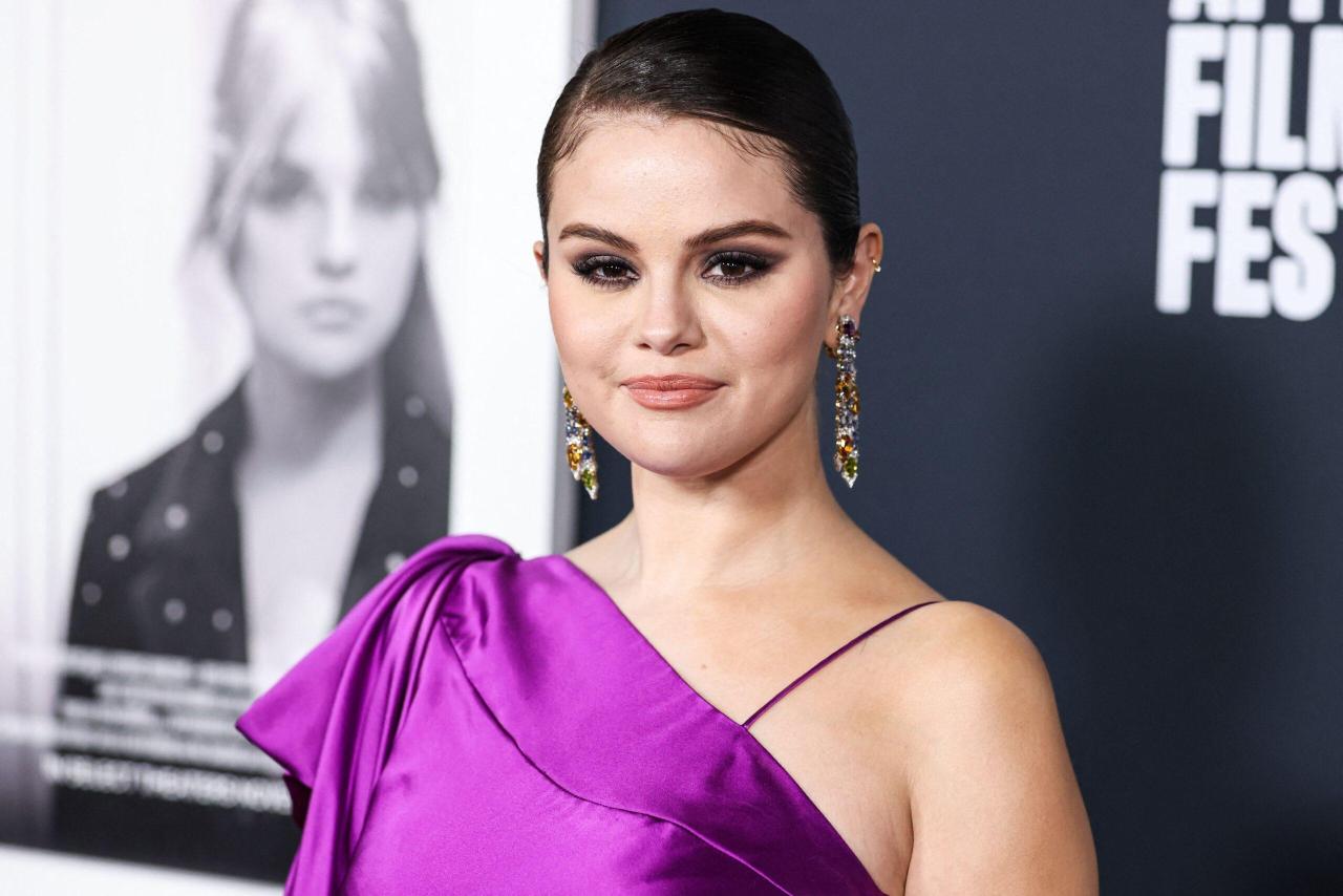 Selena Gomez Shares Rare ‘Moments In Time’ Pics To Wrap 2023