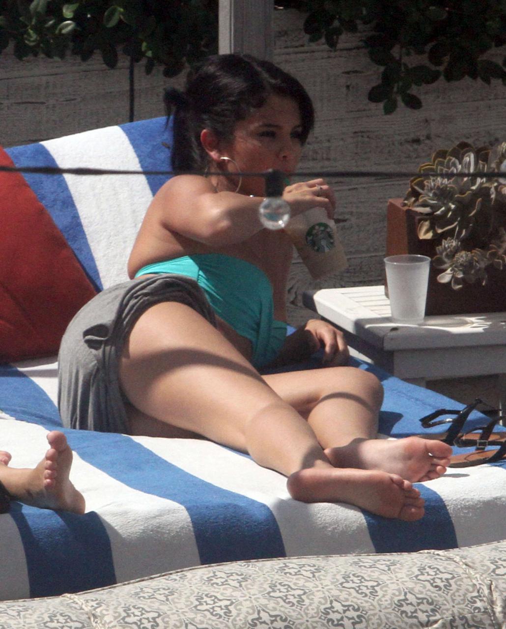 Soaking up the Miami sun in style! Selena Gomez looks absolutely radiant and positively glowing in her gorgeous bikini.