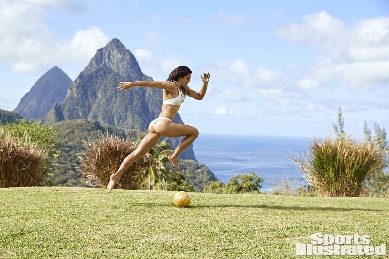 hot-soccer-player-alex-morgan-bikini-pictures-in-sports-illustrated-swimsuit-issue