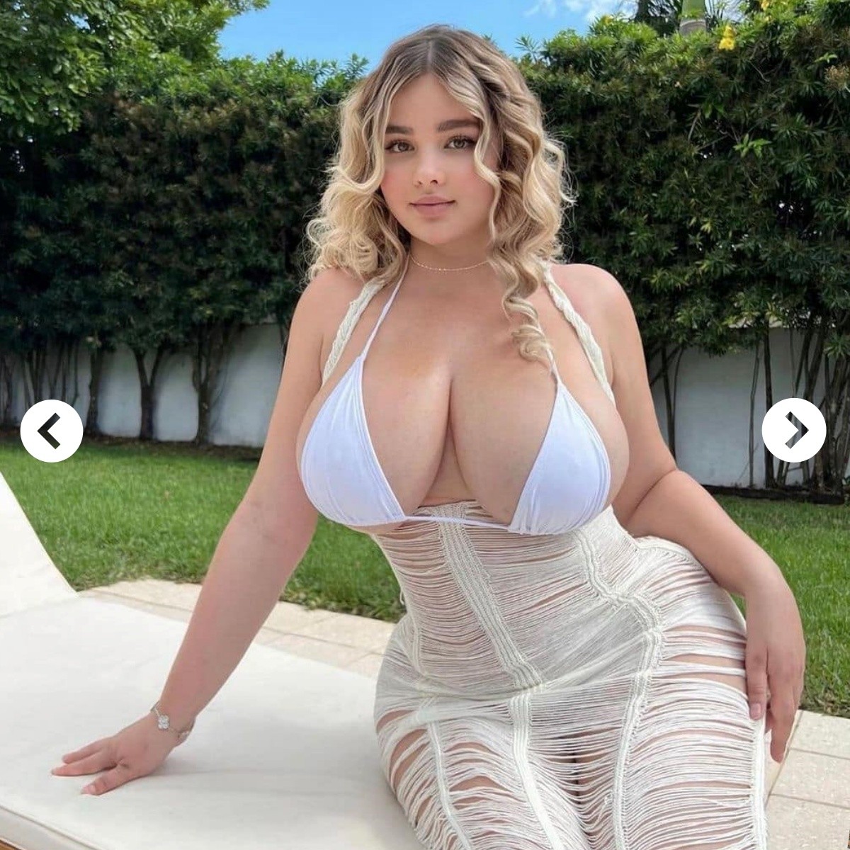 Seductive and sexy with hot curves, making everyone flutter when facing Anastasiya Kvitko ‎