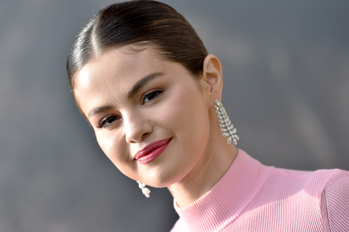 WESTWOOD, CALIFORNIA - JANUARY 11: Selena Gomez attends the premiere of Universal Pictures' 