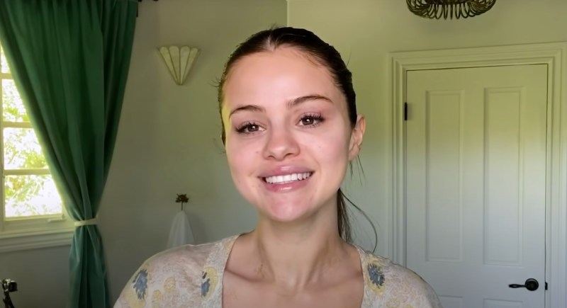 Selena Gomez No Makeup Photos: Bare Faced Pictures