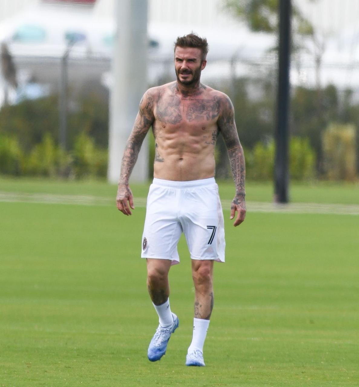 Barechested, Football player, Player, Grass, Muscle, Sports training, Sport venue, Sportswear, Chest, Soccer ball, 