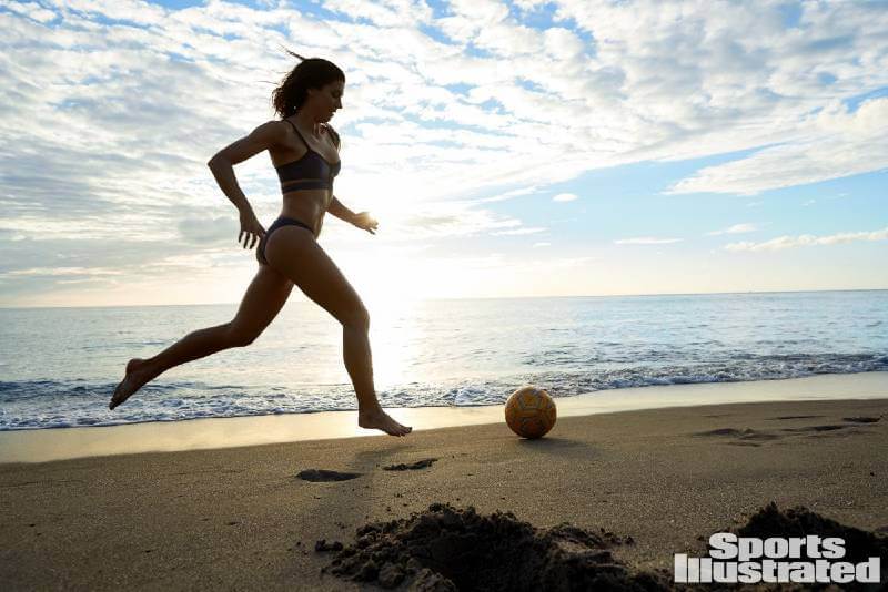 united-states-of-america-sports-illustrated-swimsuit-photos-of-alex-morgan-in-bikini