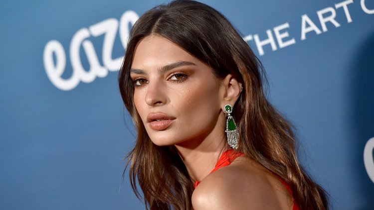 Supermodel Emily Ratajkowski Breaks The Internet W