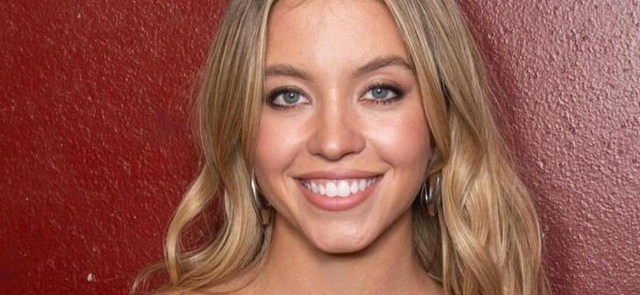 Sydney Sweeney Enjoys Popsicle In Her ‘Ringleader’ Bikini Poolside