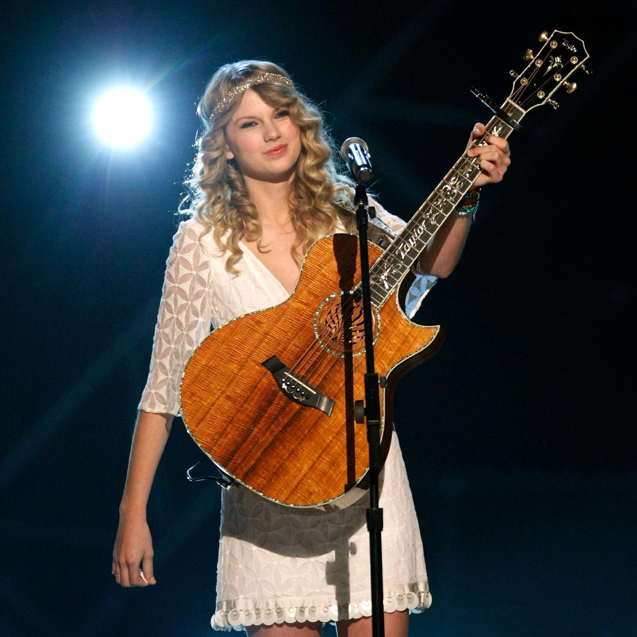 Taylor Swift's 'Love Story': New Old Compared – Billboard | arnoticias.tv