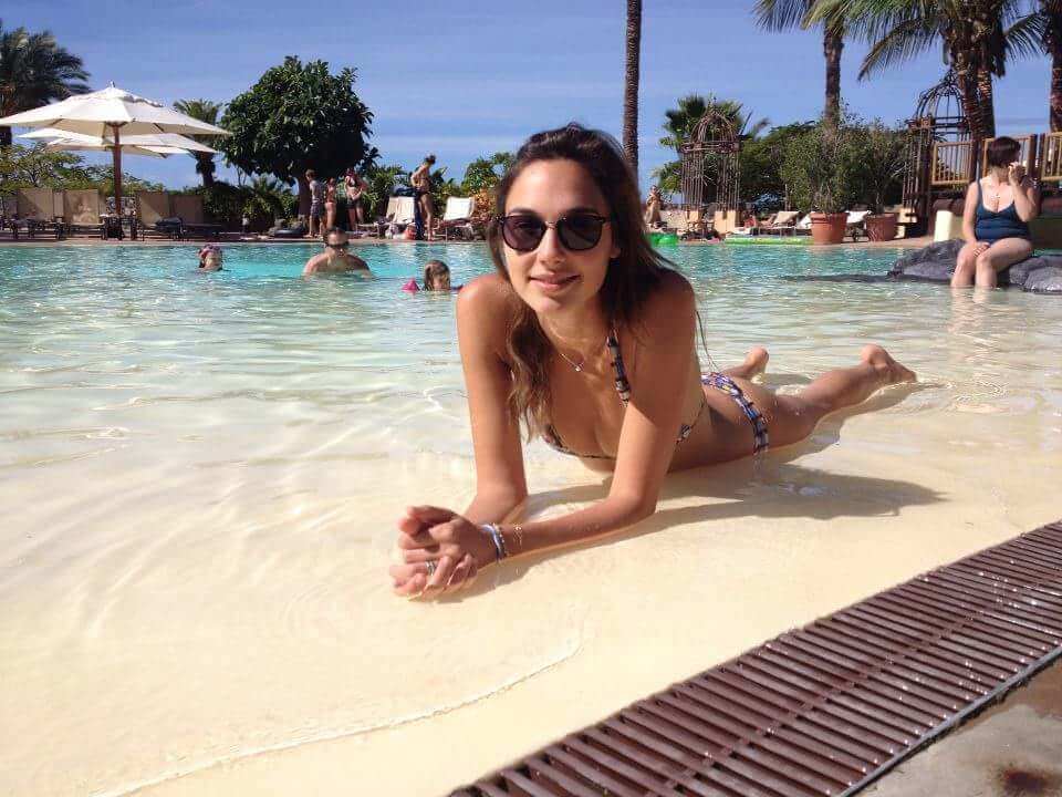 gal gadot bikini pic