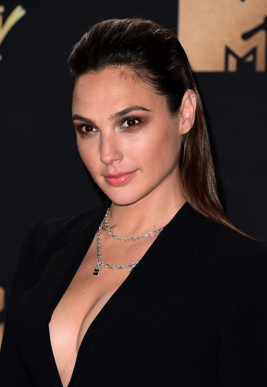 https://www.hawtcelebs.com/wp-content/uploads/2017/05/gal-gadot-at-2017-mtv-movie-tv-awards-in-los-angeles-05-07-2017_1.jpg