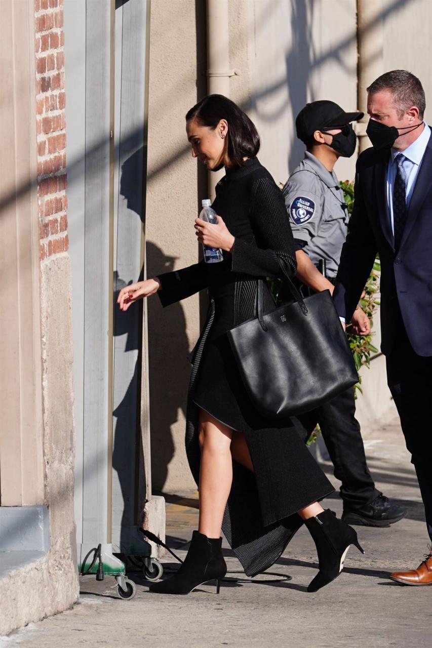 https://celebmafia.com/wp-content/uploads/2021/11/gal-gadot-at-the-el-capitan-entertainment-centre-for-jimmy-kimmel-in-hollywood-11-03-2021-11.jpg