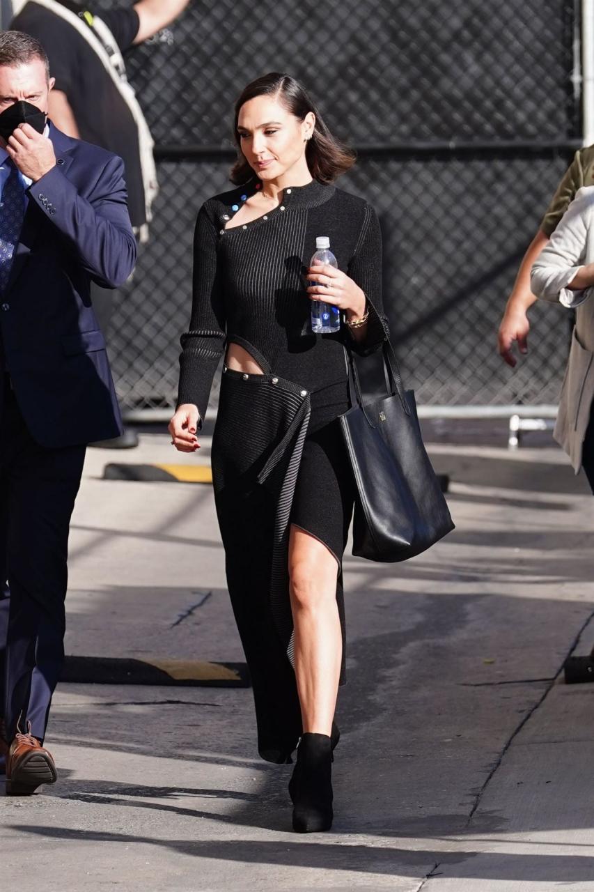 https://celebmafia.com/wp-content/uploads/2021/11/gal-gadot-at-the-el-capitan-entertainment-centre-for-jimmy-kimmel-in-hollywood-11-03-2021-12.jpg